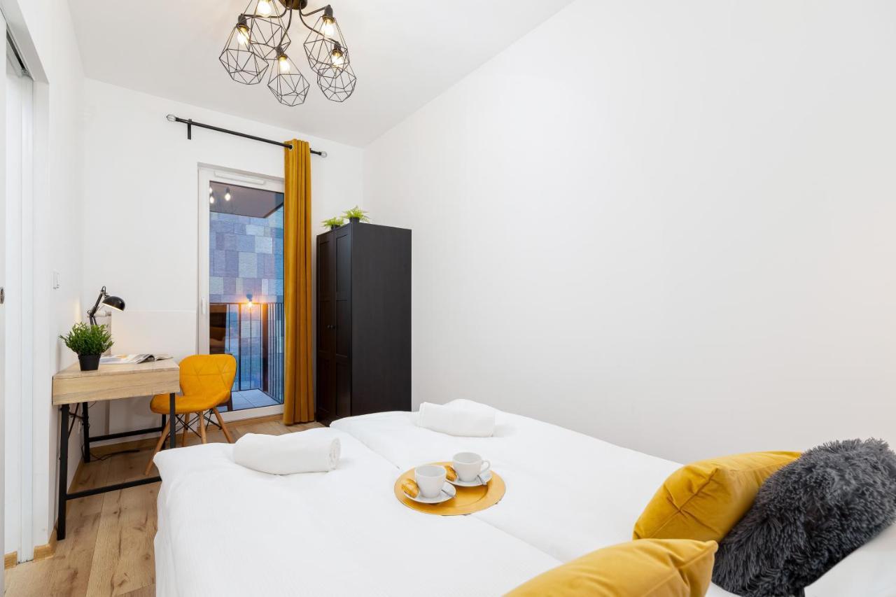 Movie Jacuzzi Apartment At The Main Station By Noclegi Renters Краків Екстер'єр фото