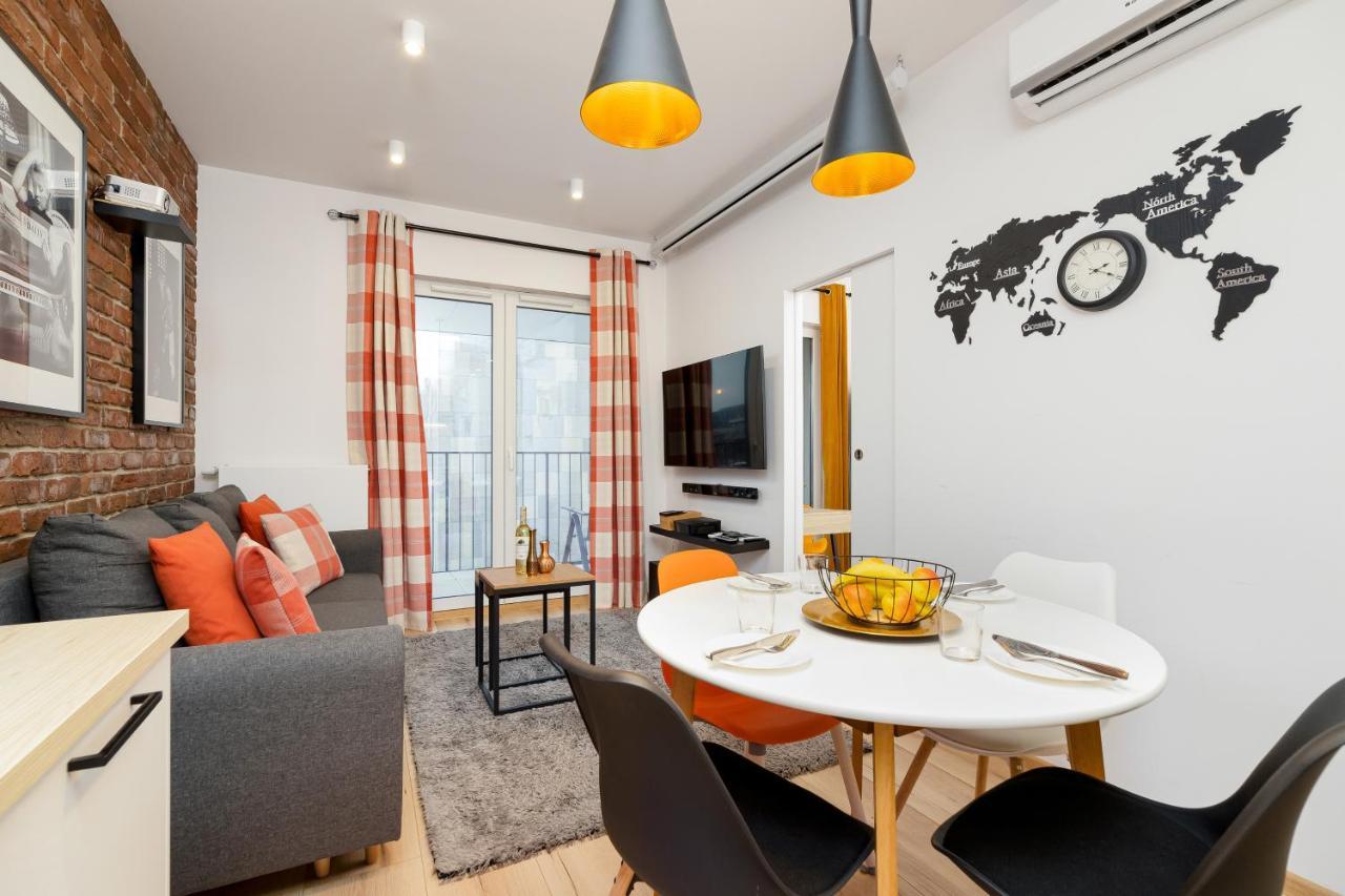Movie Jacuzzi Apartment At The Main Station By Noclegi Renters Краків Екстер'єр фото