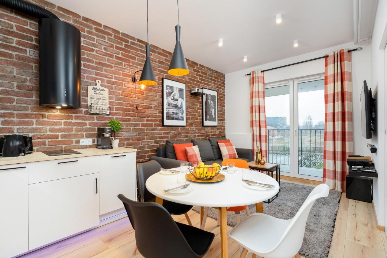 Movie Jacuzzi Apartment At The Main Station By Noclegi Renters Краків Екстер'єр фото
